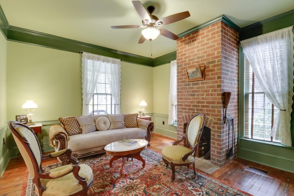 Walk to Downtown: Historic Home in Edenton’s Heart House in Edenton