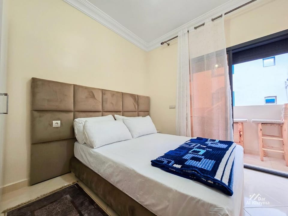 Bed, Living room, Photo of the whole room, Seating area, Bedroom, towels, wardrobe