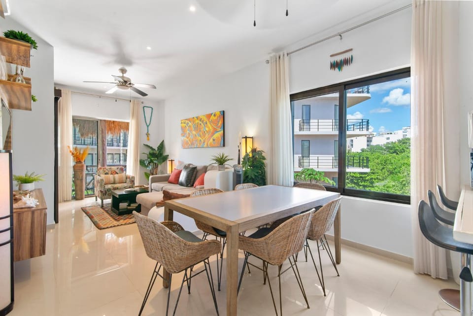 Living room, Dining area