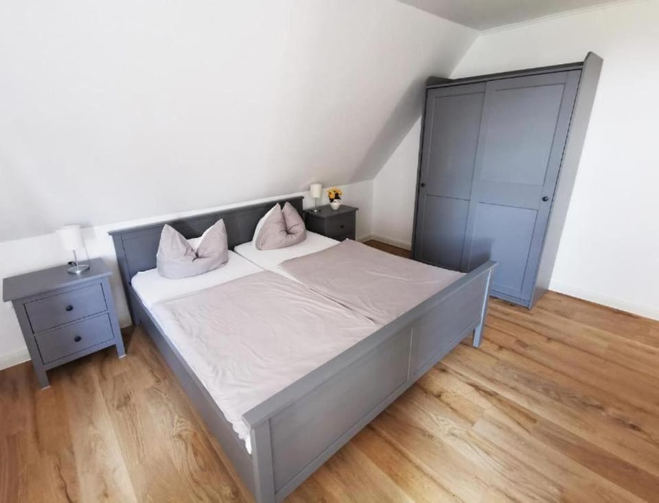 Bed, Bedroom, wardrobe