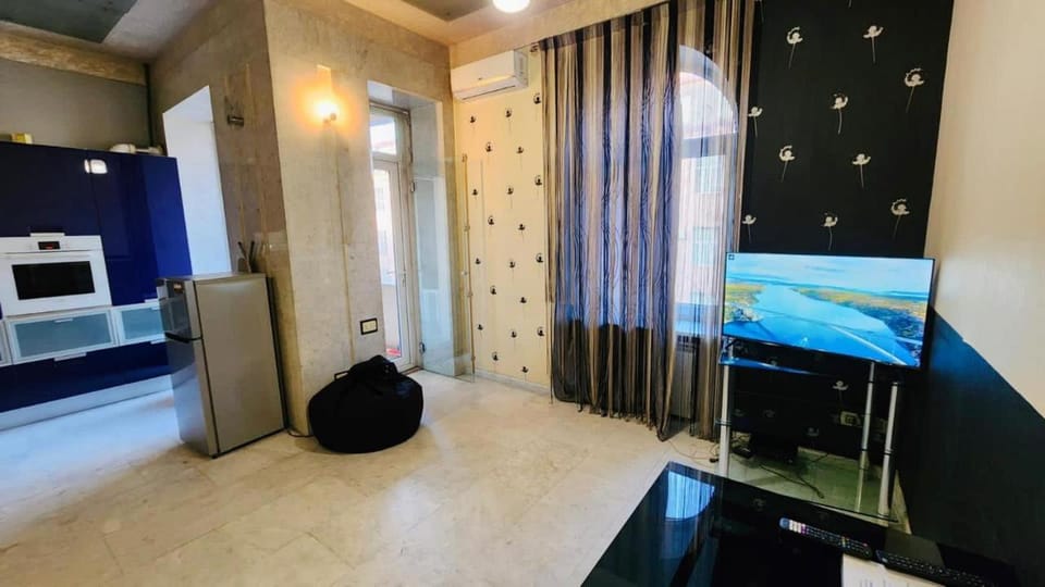 Balcony Modern Apartment Near Opera and Cascade, Middle of City Center Apartment in Yerevan