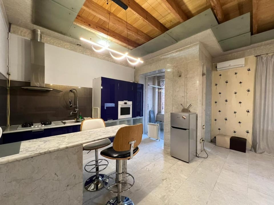 Balcony Modern Apartment Near Opera and Cascade, Middle of City Center Apartment in Yerevan