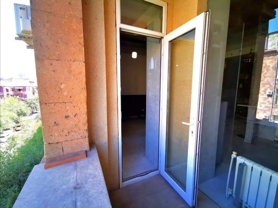 Balcony Modern Apartment Near Opera and Cascade, Middle of City Center Apartment in Yerevan