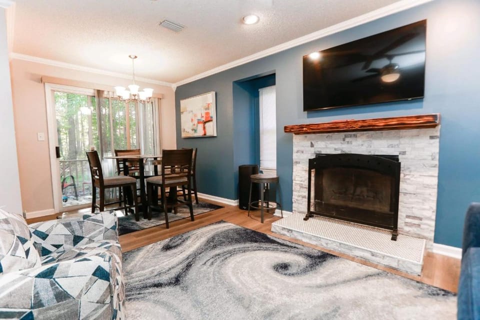MidLong Term Rental Cozy Home at Mary Roberts House in Newport News