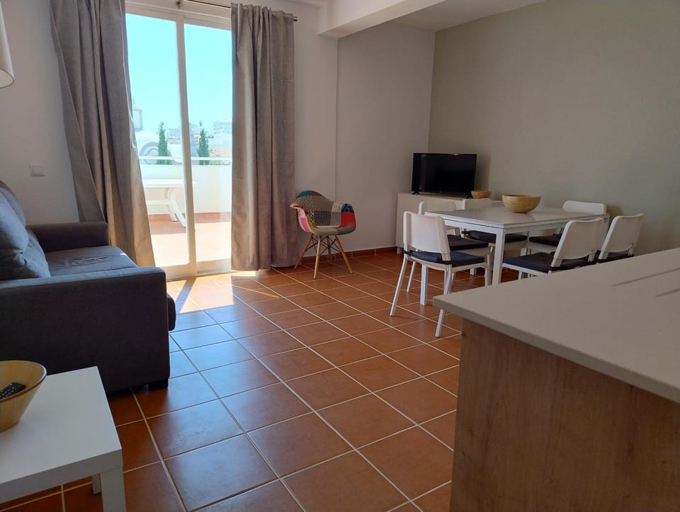 TV and multimedia, Seating area, Dining area