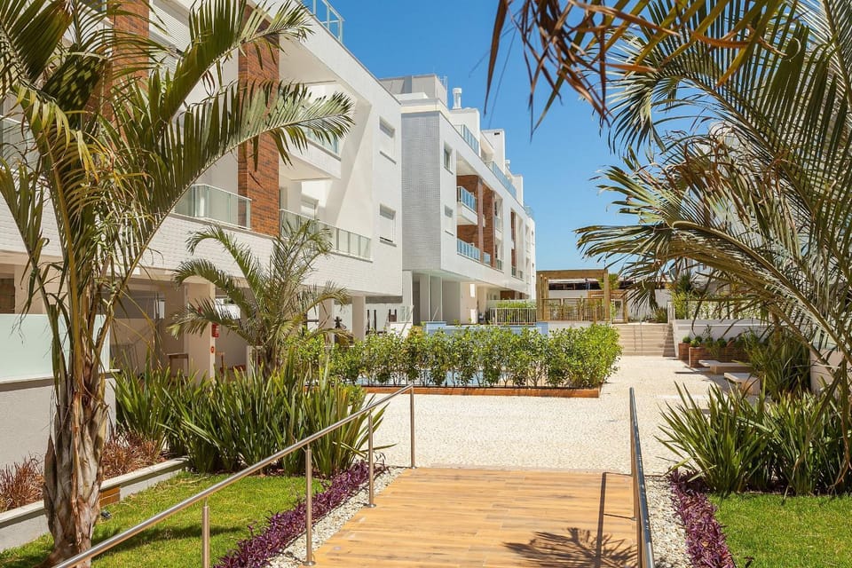 Novo Campeche - 500m from the sea: Moana Club Condominium Apartment in Florianopolis