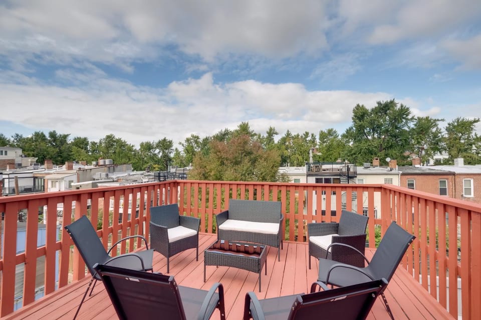 Central DC Location! Urban Oasis in Logan Circle House in Arlington