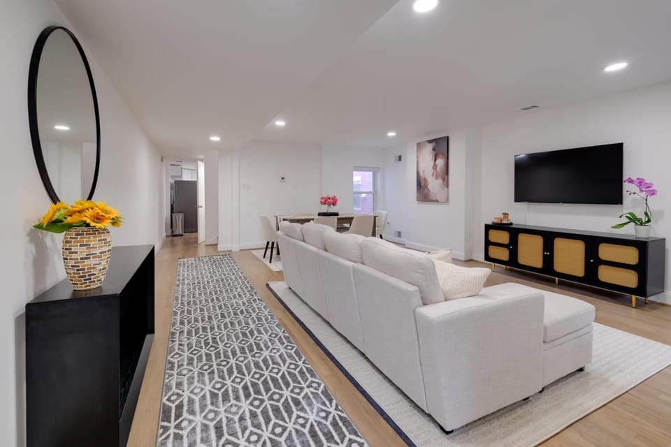Central DC Location! Urban Oasis in Logan Circle House in Arlington