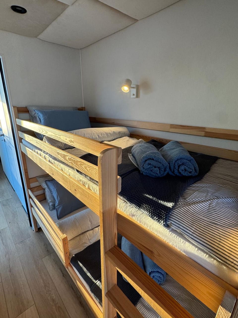 Photo of the whole room, bunk bed, towels