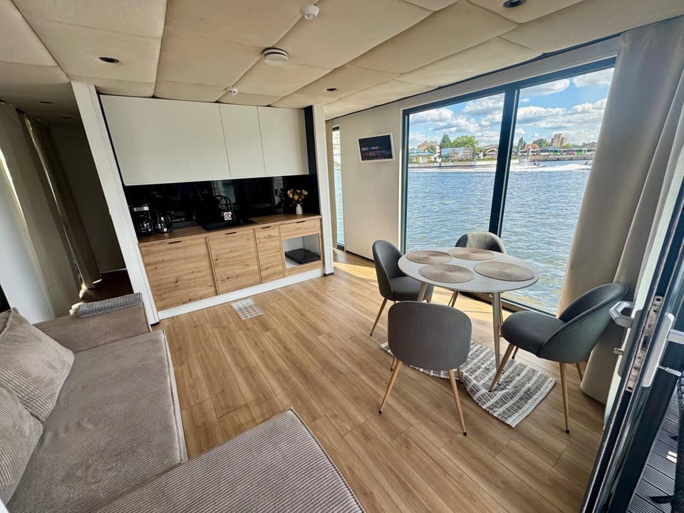 Aqua Loft Lux Houseboat & Waterfront Apartments Apartment in Szczecin
