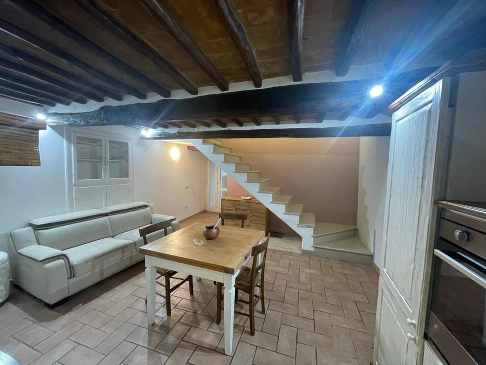 Kitchen or kitchenette, Living room, Seating area, Dining area