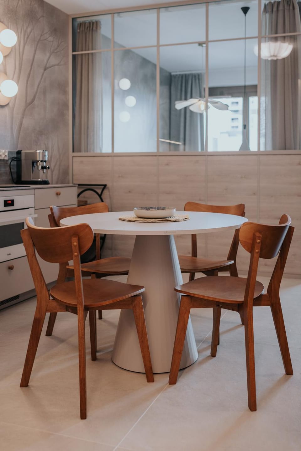 Kitchen or kitchenette, Dining area