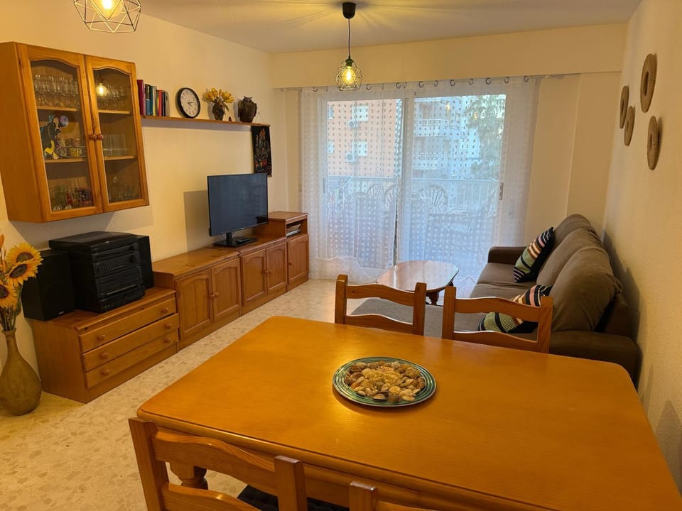 Communal lounge/ TV room, Dining area