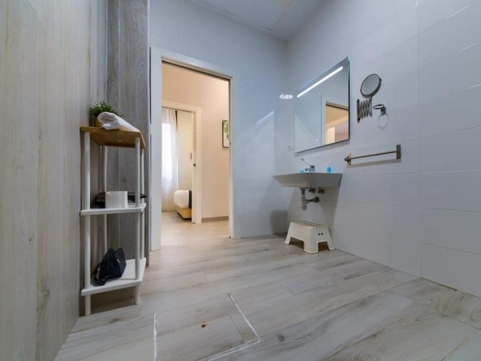 Shower, Bathroom, towels