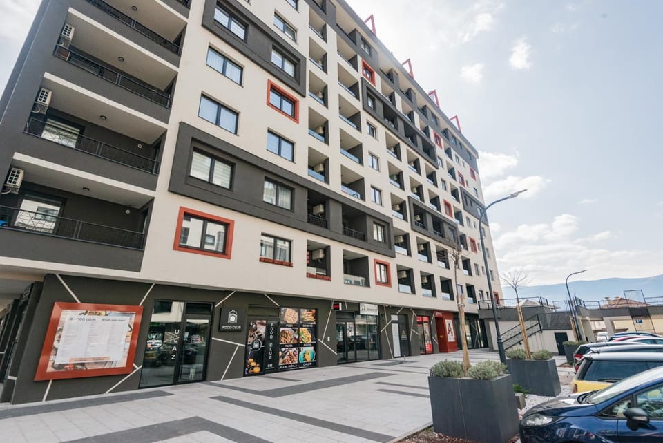 Property building, Day, Neighbourhood, City view, Street view, Location