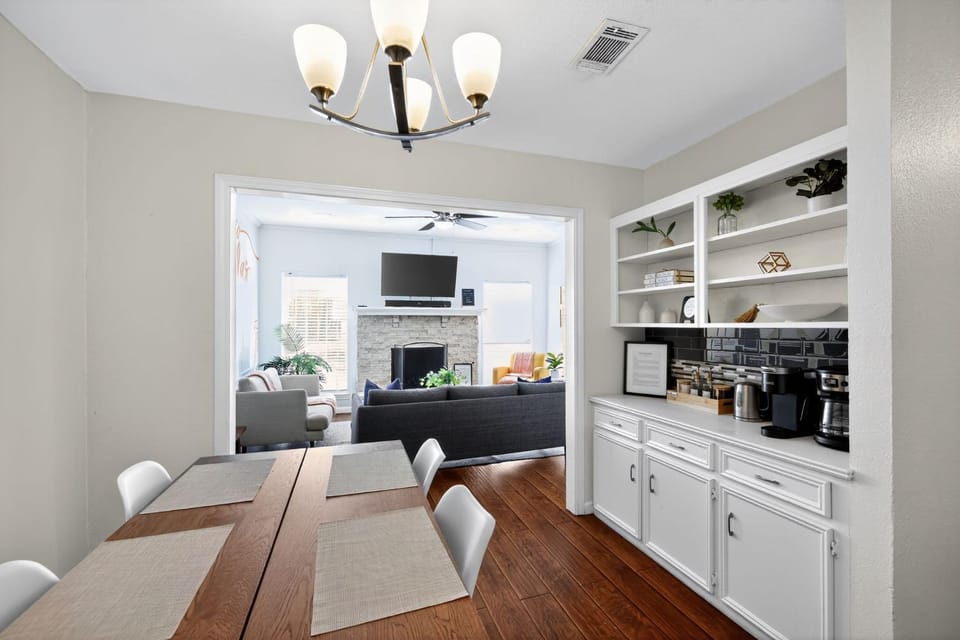 Coffee/tea facilities, Dining area