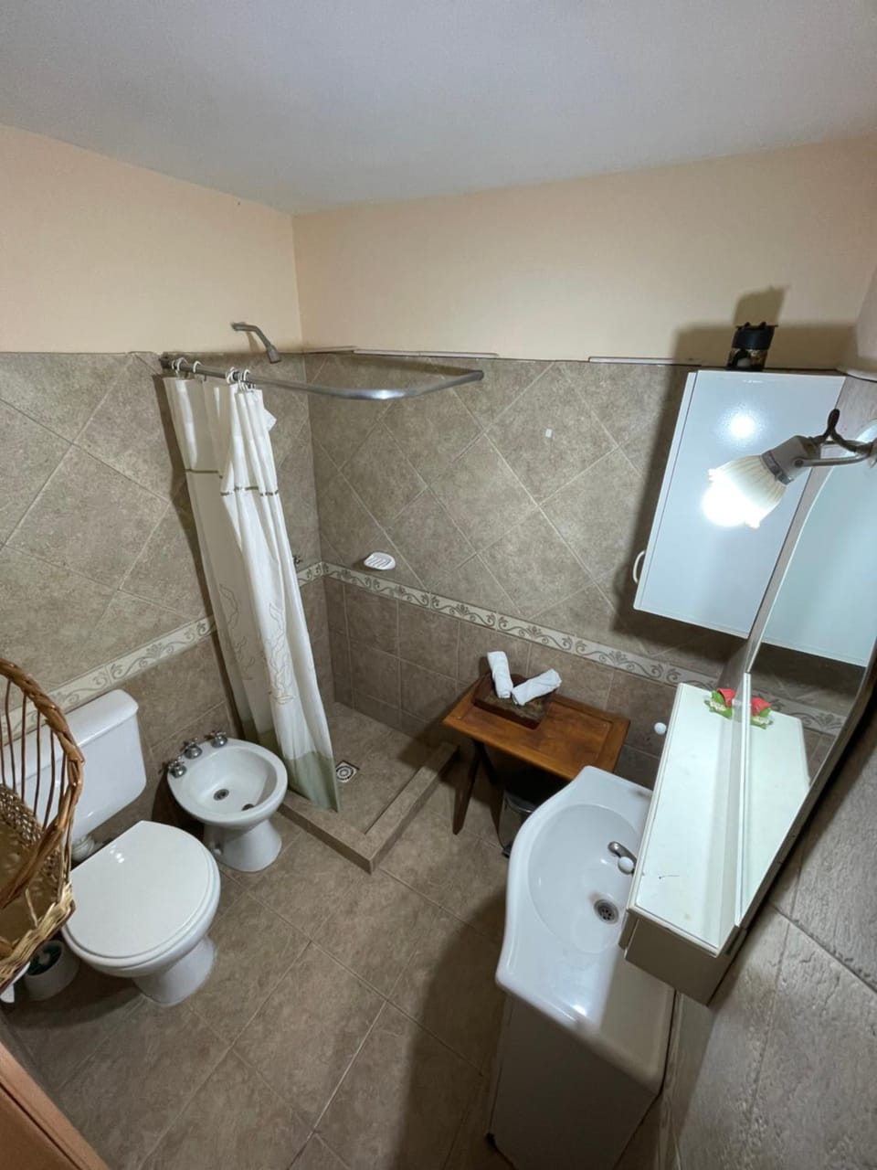 Shower, Toilet, Bathroom, bidet, towels