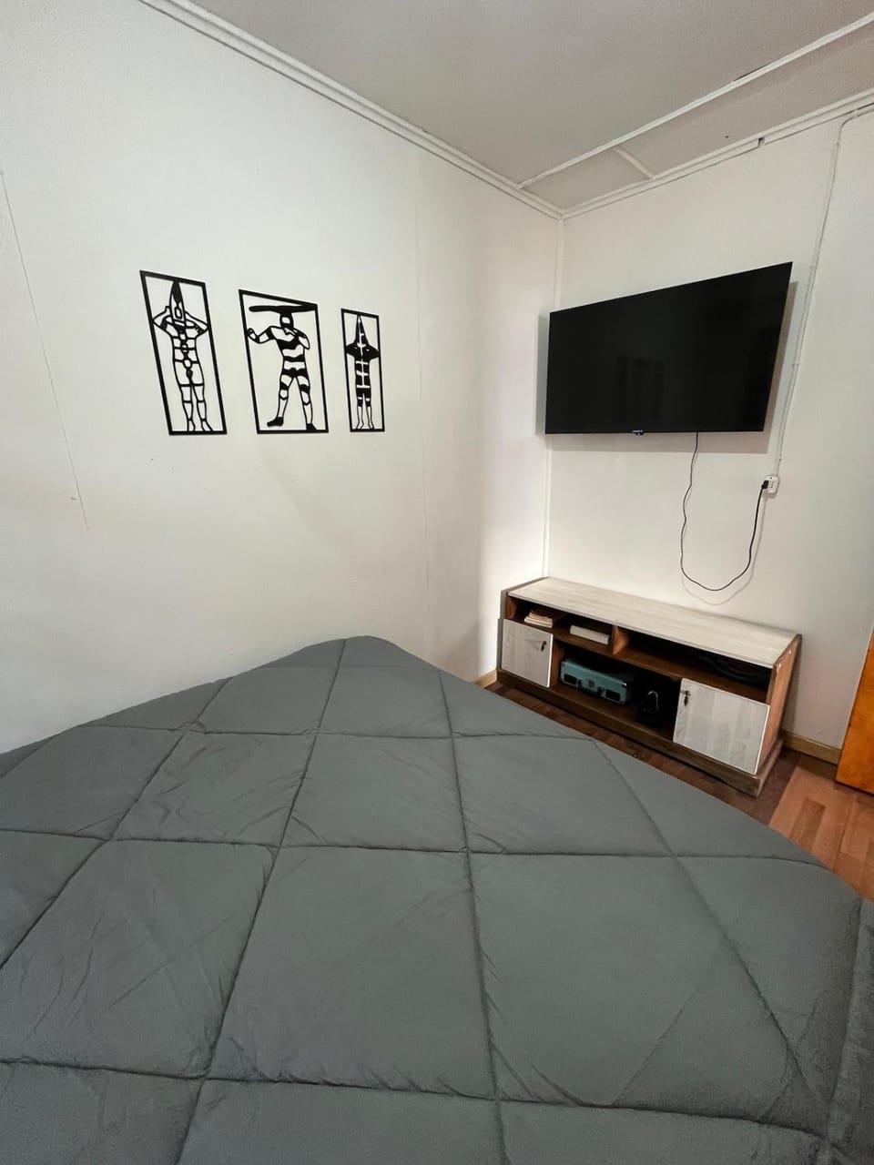Bed, TV and multimedia, Photo of the whole room, Evening entertainment, Bedroom