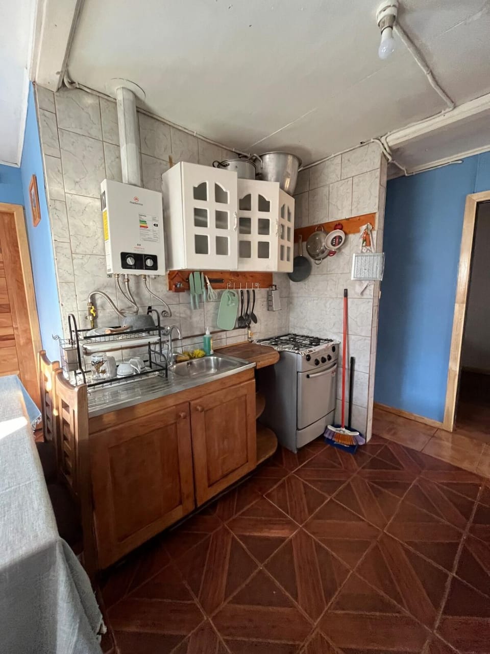Kitchen or kitchenette, oven, stove