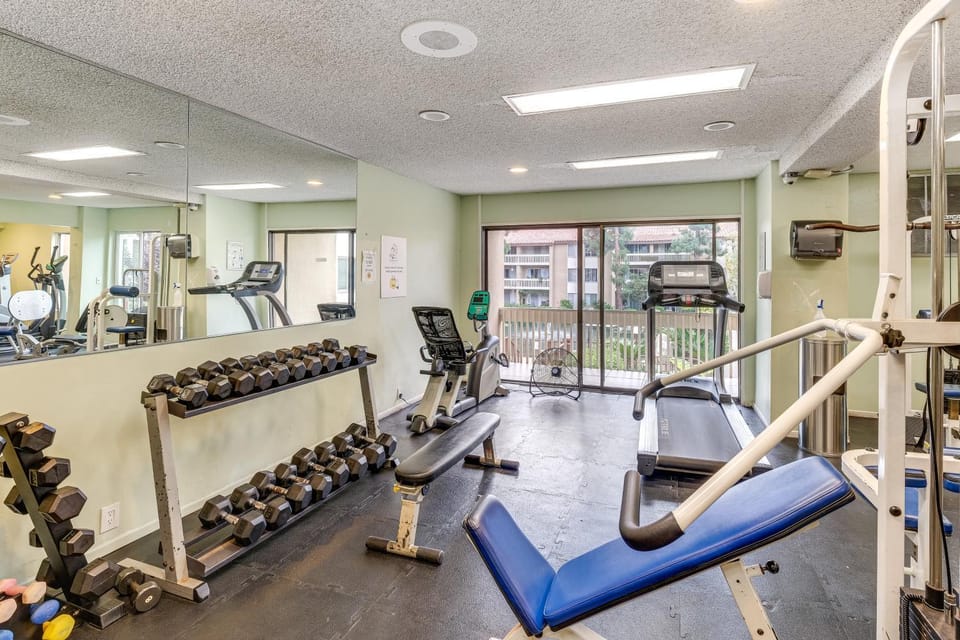 1 Mi to PB Boardwalk: Condo w/ Community Perks House in Pacific Beach