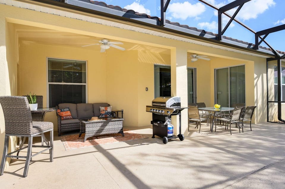 Heated Pool Lazy River Game Room 12 MI to Disney House in Four Corners