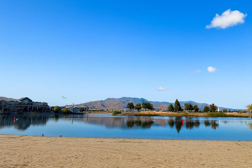 Luxury King Suite by the Lake - Entire Place Apartment in Sparks