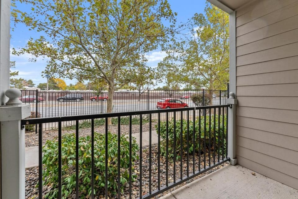 Luxury King Suite by the Lake - Entire Place Apartment in Sparks