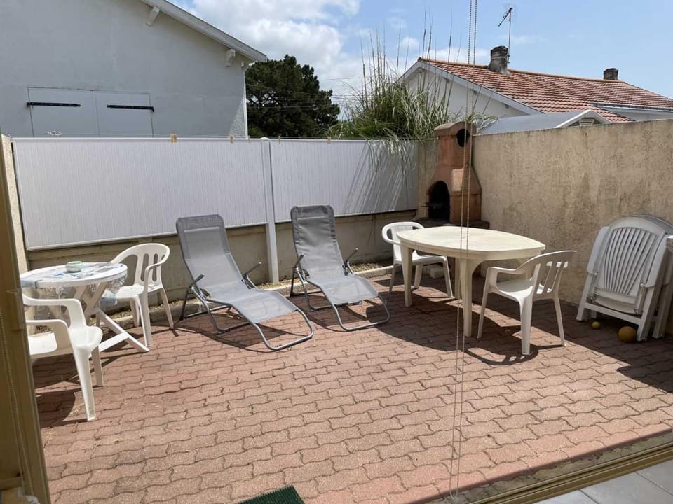 Maisonette plain-pied avec cour fermée, proche plage et commerces House in La Faute-sur-Mer