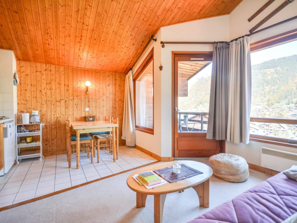Morzine: Appartement 4 pers, balcon, proche pistes - FR-1-684-76 Apartment in Les Gets