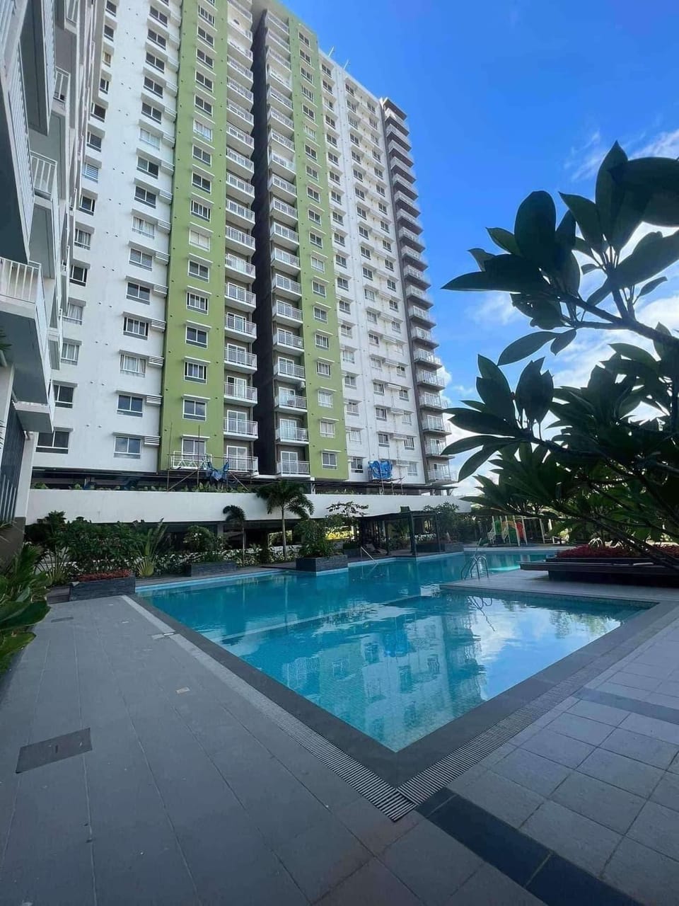 Property building, Day, Garden, Pool view, Swimming pool, Swimming pool, sunbed
