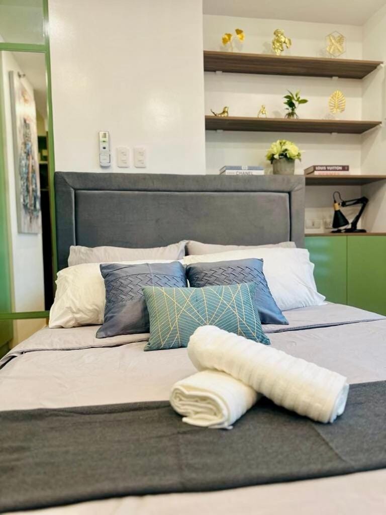 Bed, Bedroom
