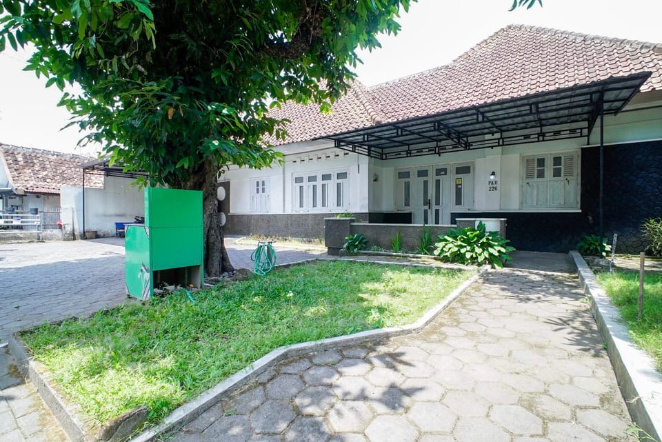Property building, Garden, Garden view