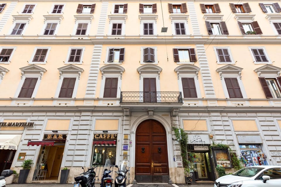 Facade/entrance