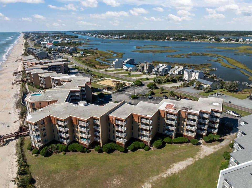 Annabella by the Sea- Ocean, Sound Views Retreat Apartment in North Topsail Beach