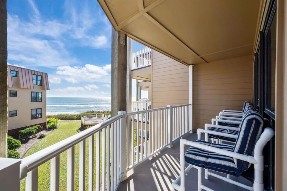 Annabella by the Sea- Ocean, Sound Views Retreat Apartment in North Topsail Beach