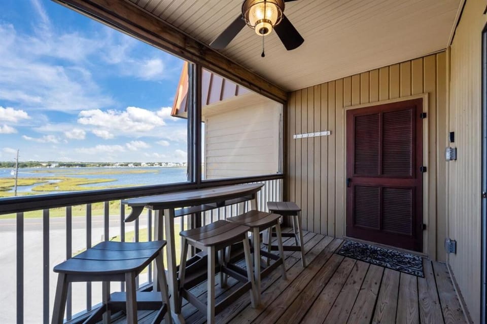 Annabella by the Sea- Ocean, Sound Views Retreat Apartment in North Topsail Beach