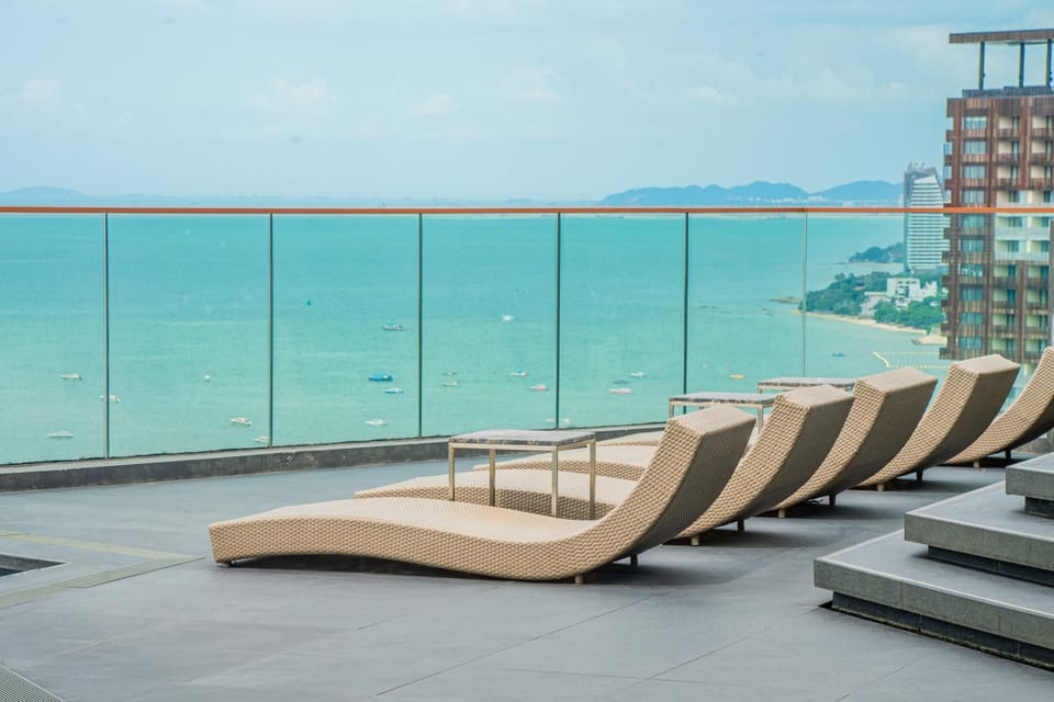 Natural landscape, Sea view, Swimming pool, sunbed