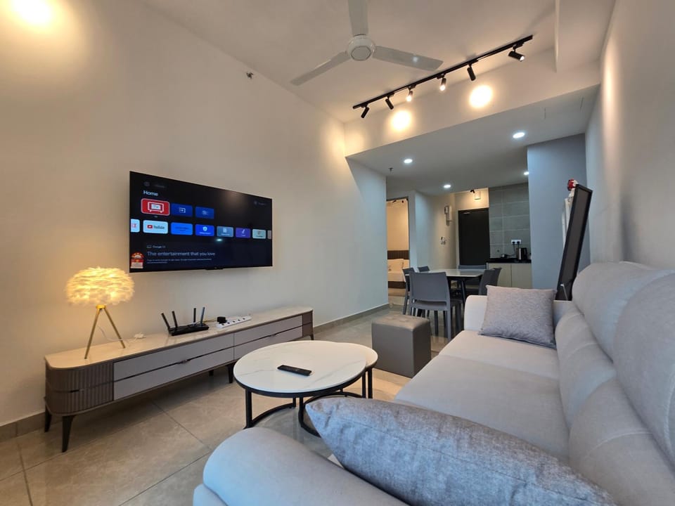 Communal lounge/ TV room, TV and multimedia, Living room, Seating area, Evening entertainment