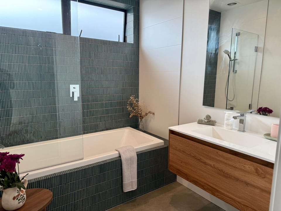 Shower, Bathroom, Bath, towels