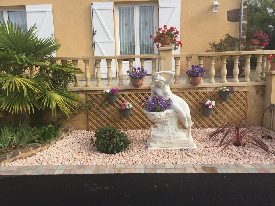 Le Petitepinay Chambres et Gîte Bed and Breakfast in Normandy