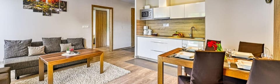 Kitchen or kitchenette, Living room, Seating area, Dining area