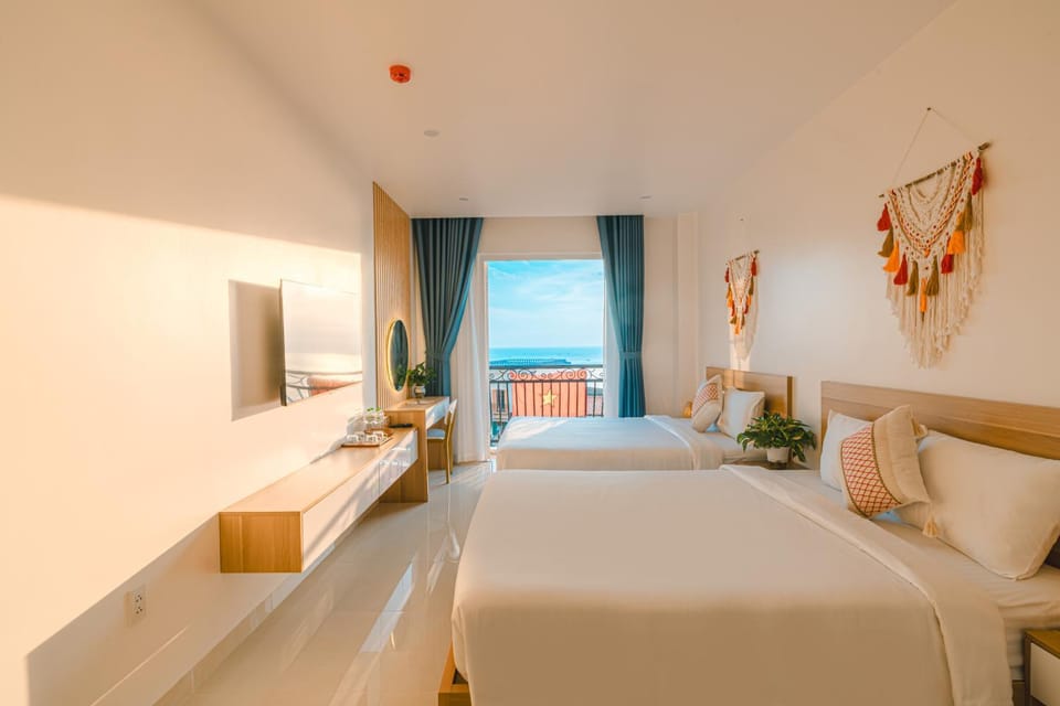 Bed, TV and multimedia, Bedroom