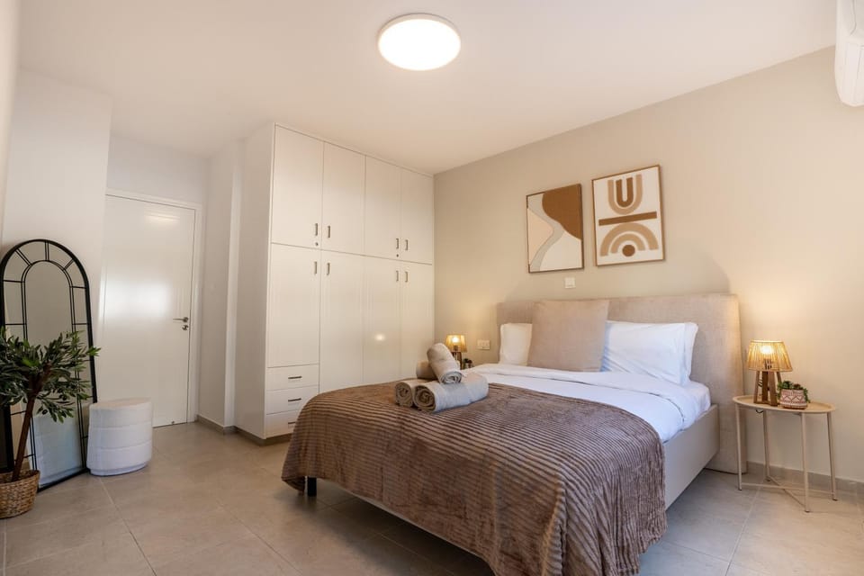 Bed, Photo of the whole room, Bedroom, towels, wardrobe
