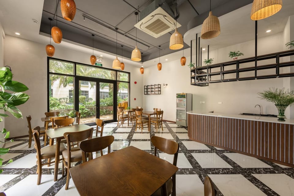 Restaurant/places to eat, Seating area