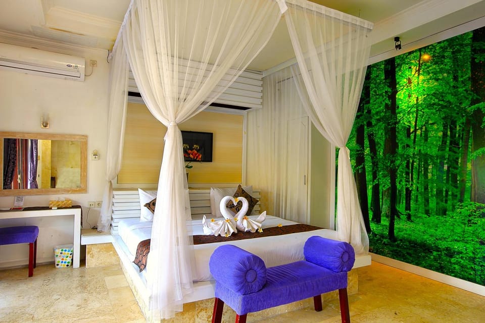 Bed, Photo of the whole room, Seating area, Bedroom, air conditioner