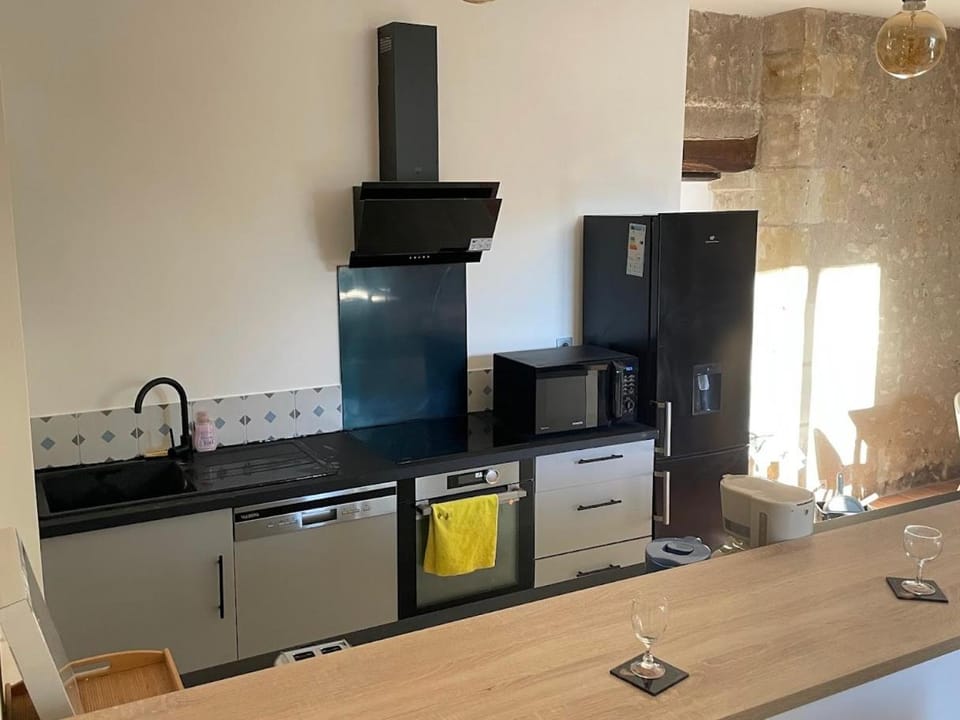 Kitchen or kitchenette, dishwasher, oven, stove, toaster