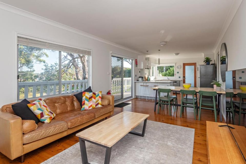 Classic Meets Contemporary 1960's Beach House House in Malua Bay