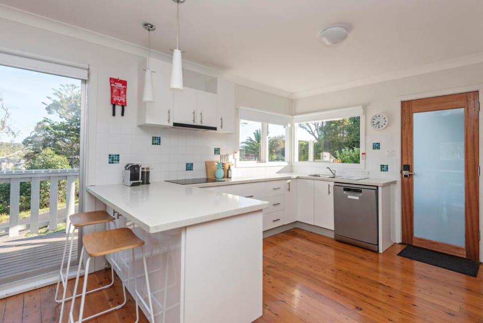 Classic Meets Contemporary 1960's Beach House House in Malua Bay
