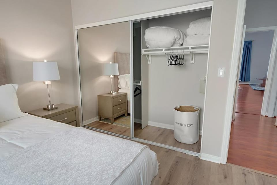 Quiet 1- bedroom condo near LAX, SoFi, and the Beach Apartment in Inglewood