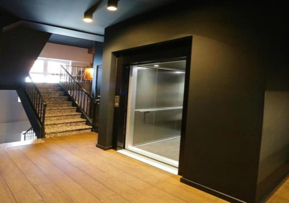 Toilet, elevator, acessibility